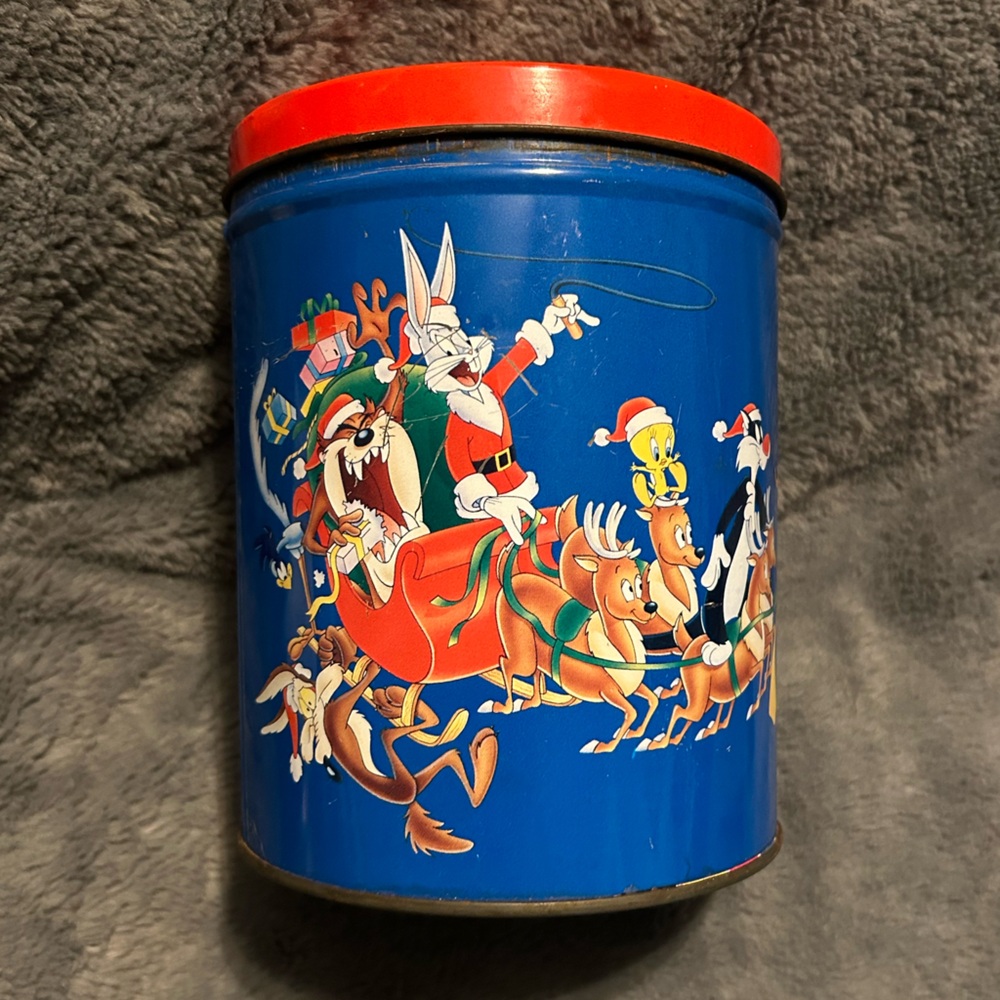😉Bundle Days😉 Vintage Brach's Candy Tin Featuring Looney Tunes Christmas Scene